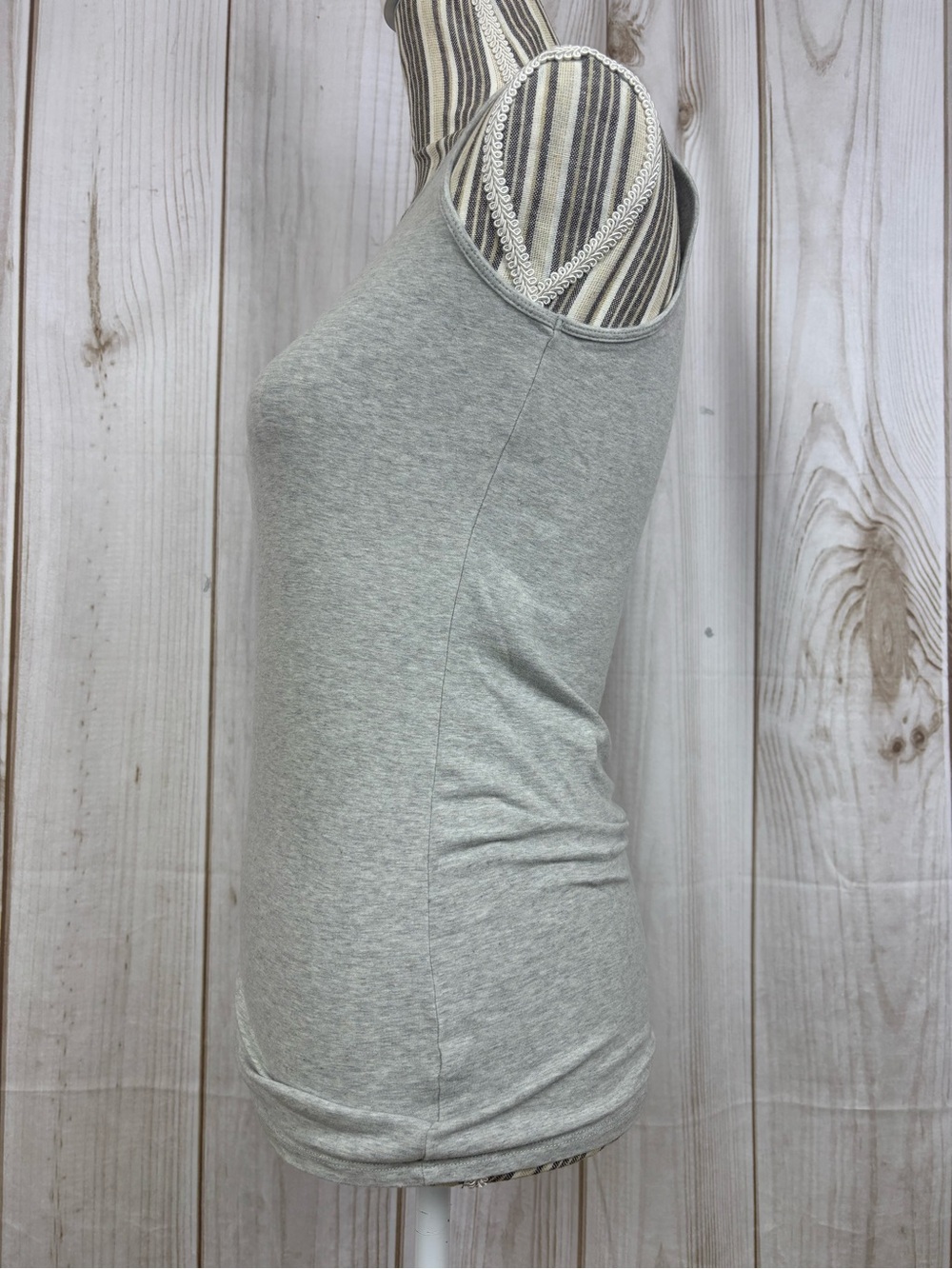 Duluth Trading Co Tank Top Lightweight Flattering Fit Sleeveless Gray Size Small - Picture 2 of 9
